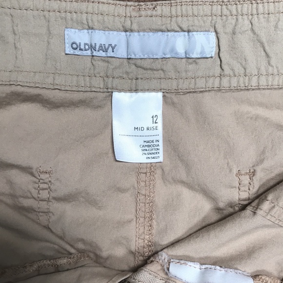 Old Navy mid rise khaki shorts - Picture 3 of 3